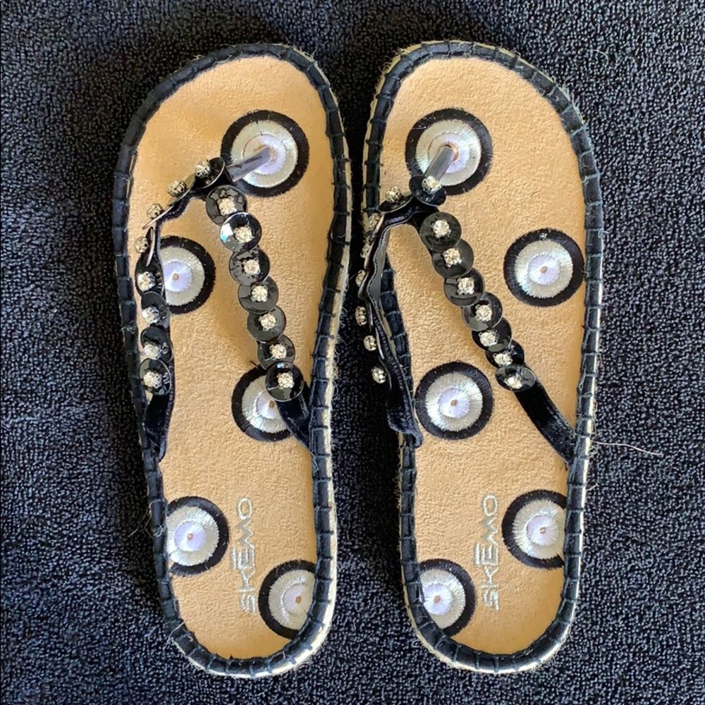 SKEMO ladies espadrille flip flops.